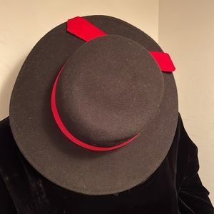 VINTAGE 100% WOOL FELT HAT MADE IN USA BLACK & RED BOW